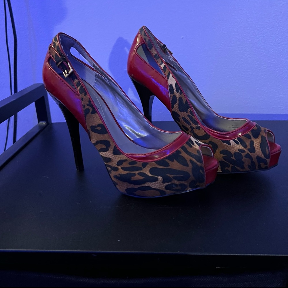 Guess Leopard And Red Sling Back High Heel Pump Peep Toe Size 6.5